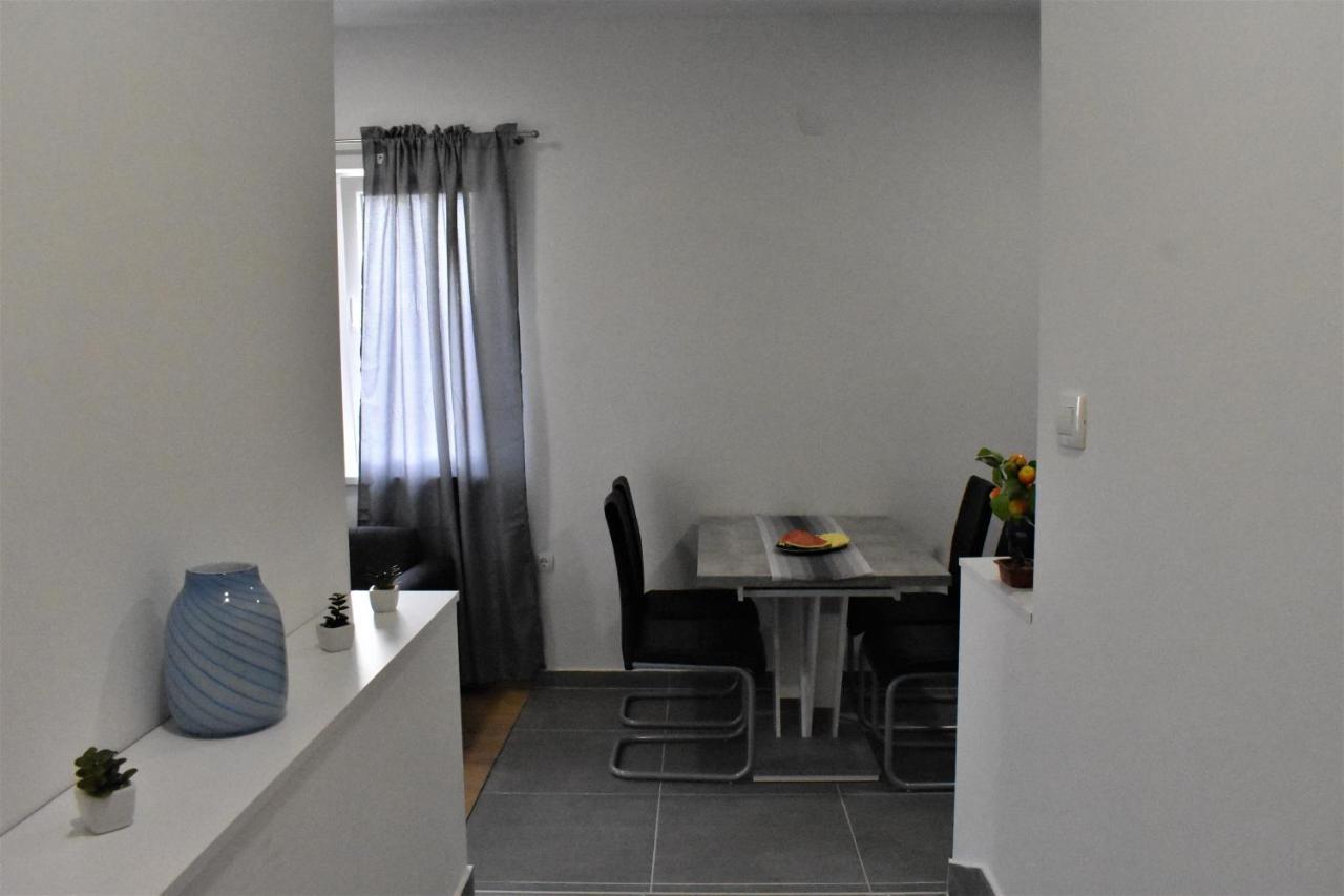 Apartmani Skorpion Kaštela Exteriör bild