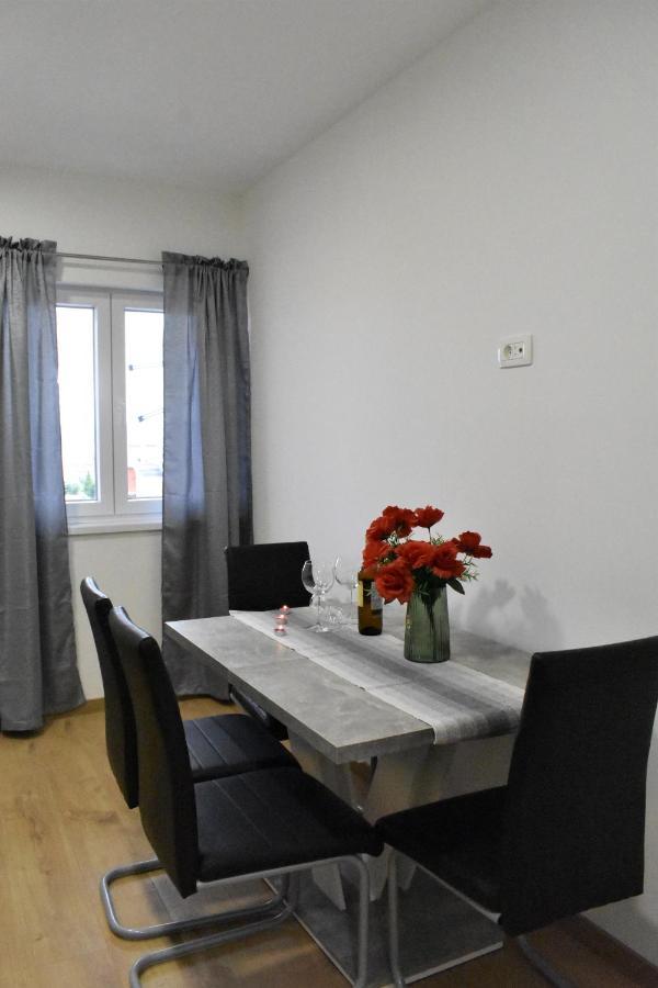 Apartmani Skorpion Kaštela Exteriör bild